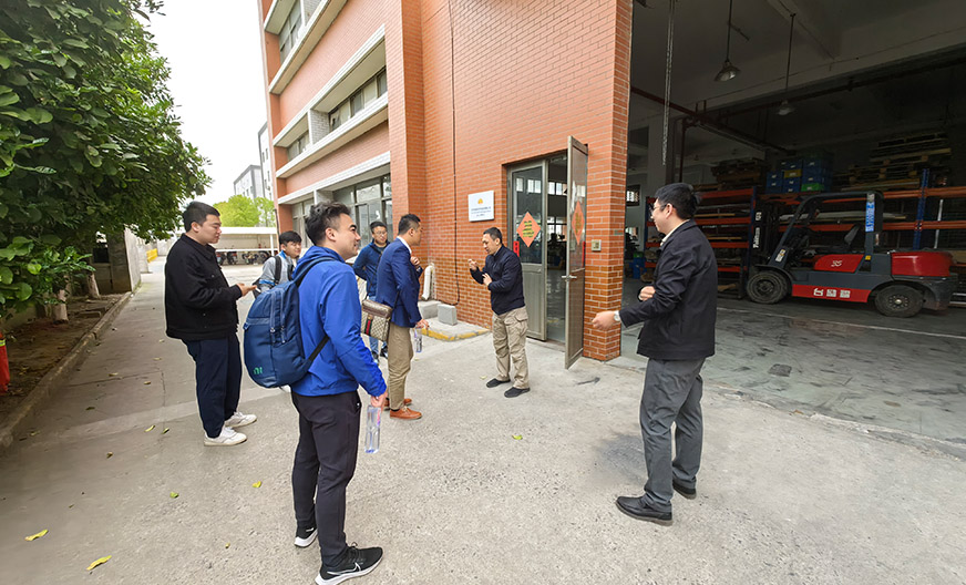 中核能源、清華大學(xué)領(lǐng)導(dǎo)一行蒞臨銳科環(huán)宇考察交流